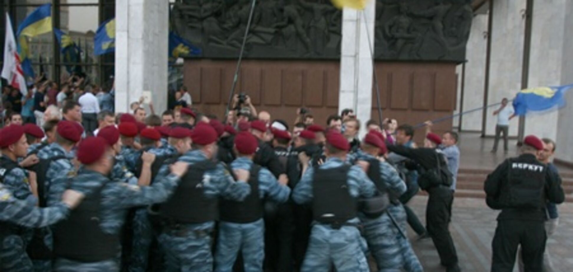 По событиям возле Украинского дома возбудили 4 дела