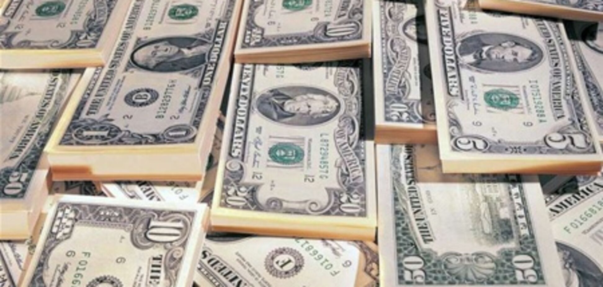 В июне украинцы скупили у банков рекордный объем иностранной валюты