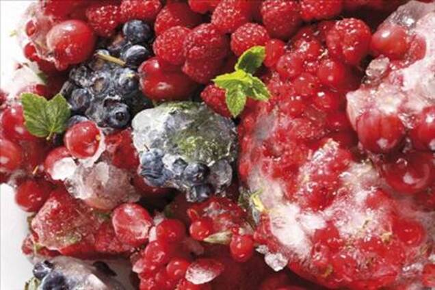 Как правильно заморозить ягоды на зиму?