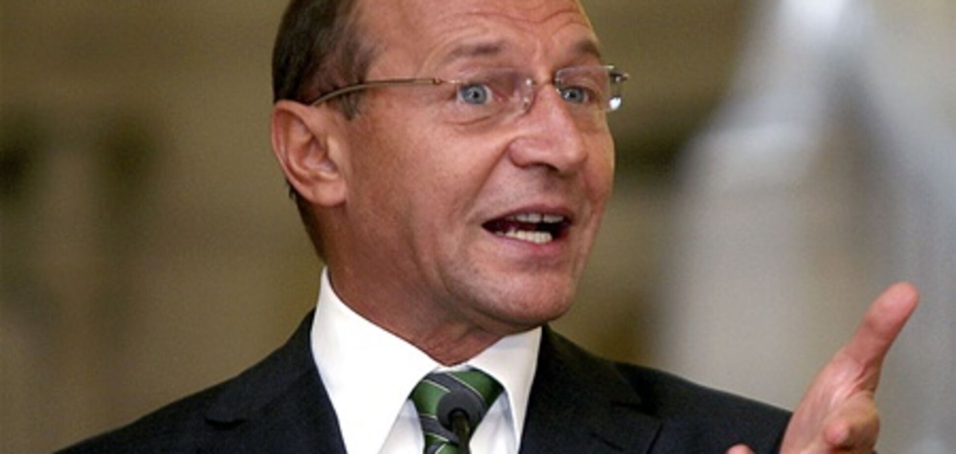 Ла реведере, Траян Бэсеску?