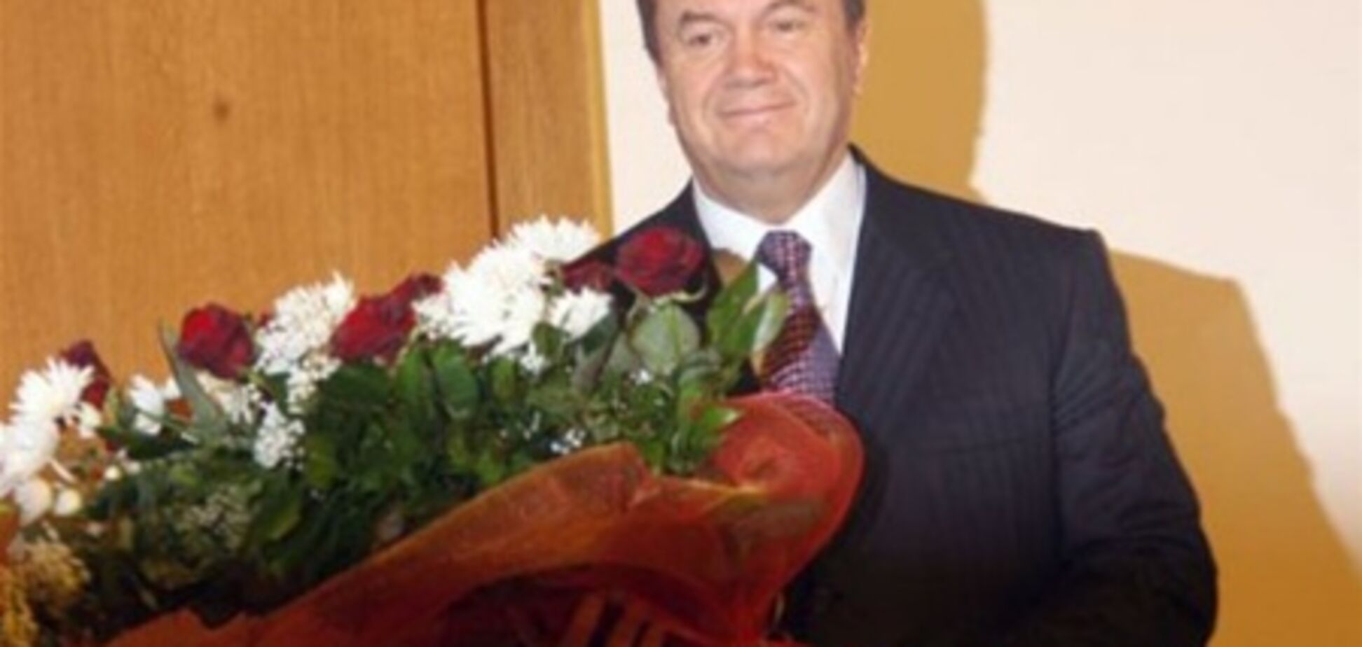 90 регіоналів у Криму вітають Януковича