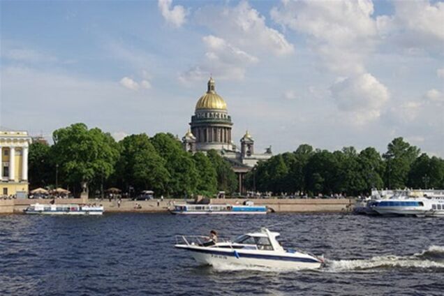 В Питере затонул прогулочный катер