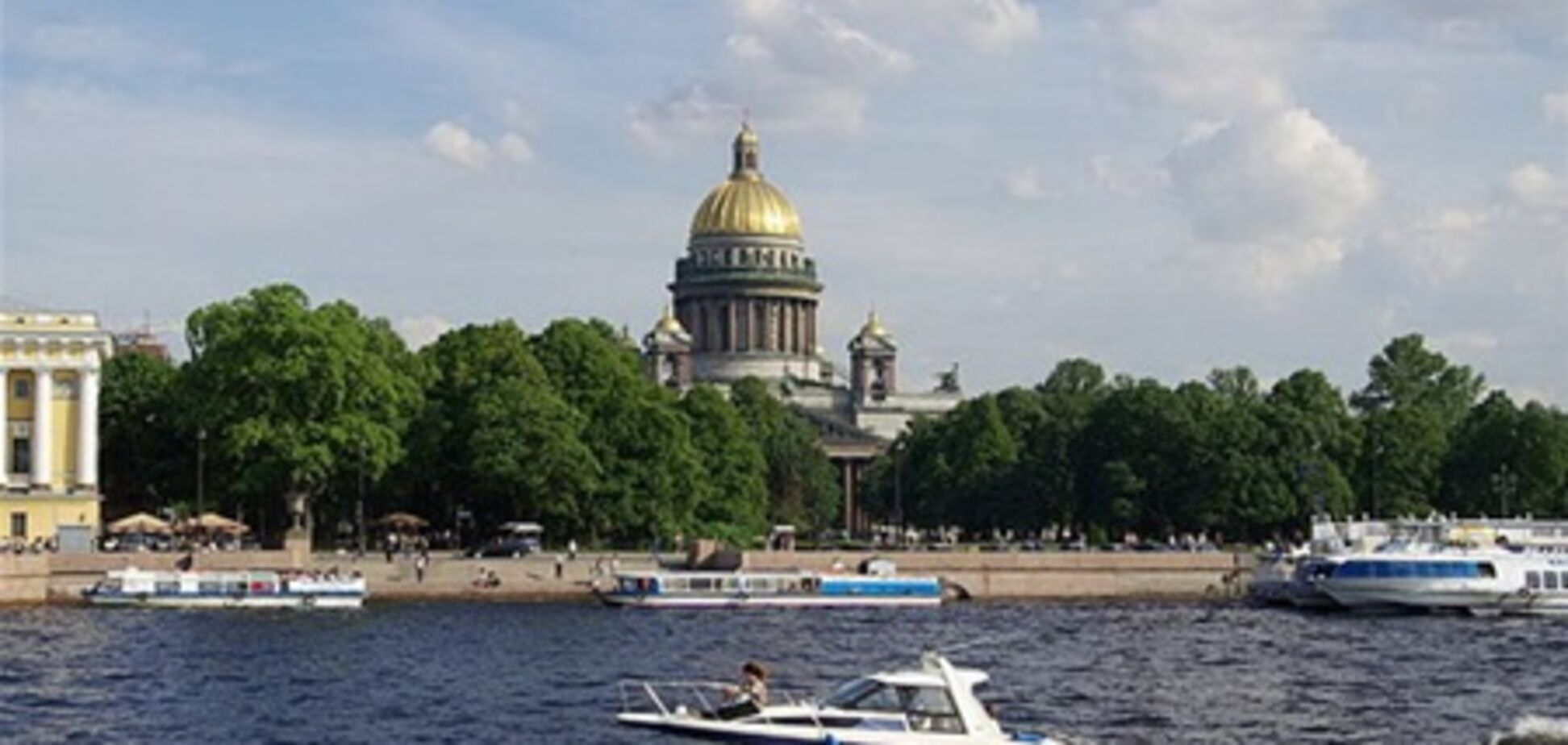 В Питере затонул прогулочный катер