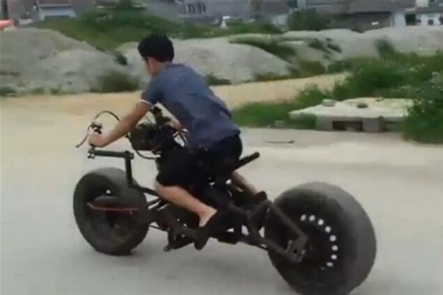 Вьетнамец создал мотоцикл Бэтмена. Фото, видео