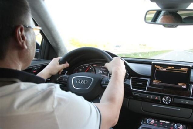 ГАИ заинтересовалась депутатом-гонщиком Лукьяновым