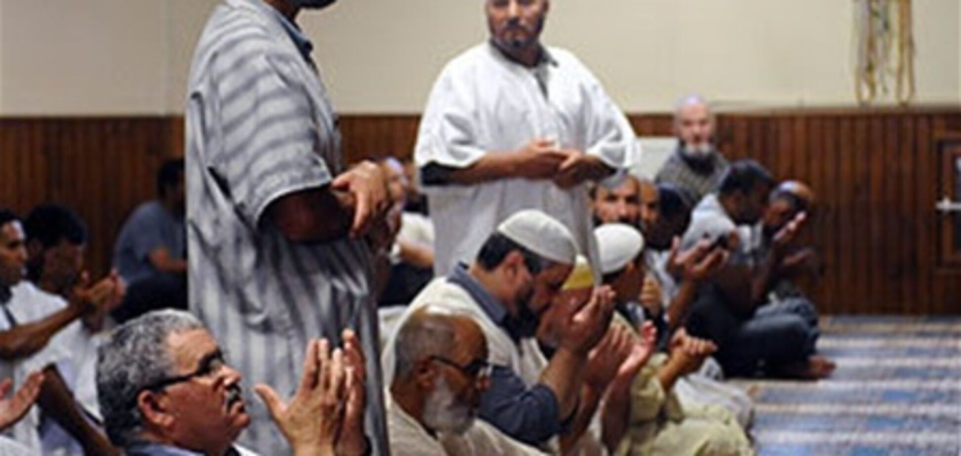 В мечеть во Франции подбросили свиные головы