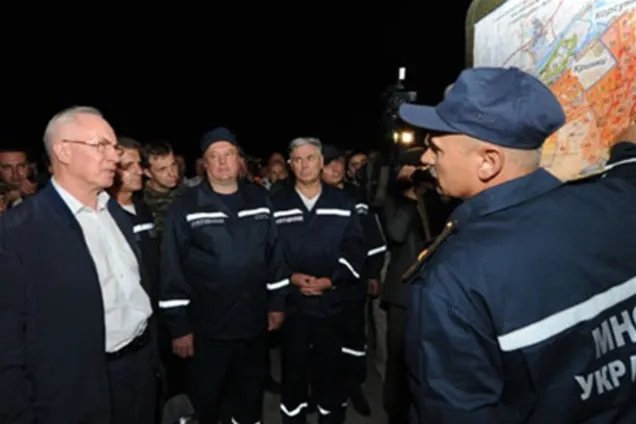 Азаров пообіцяв компенсації постраждалим від пожежі на Херсонщині