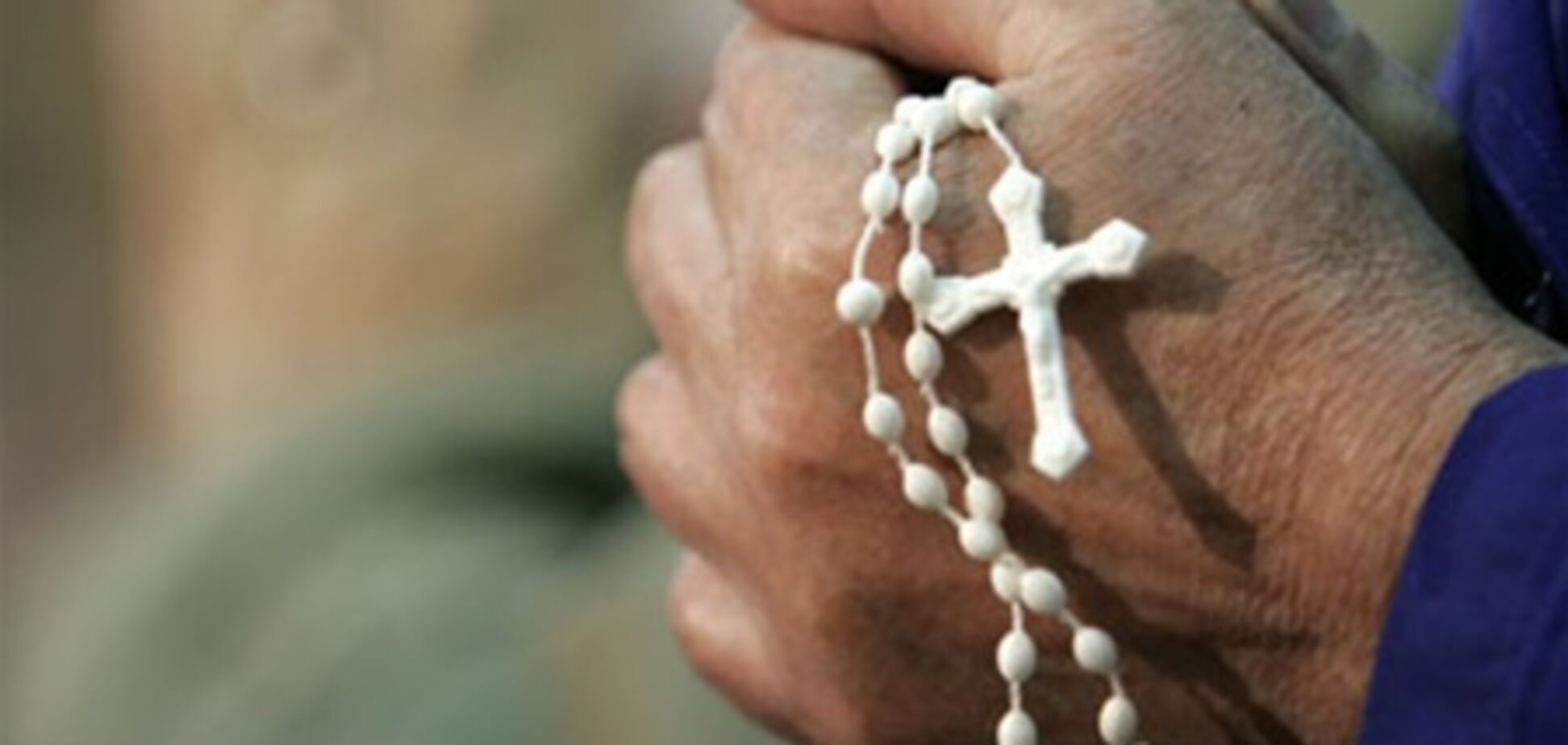 Атеїст вимагає п'ять тисяч доларів за страждання під час молитви