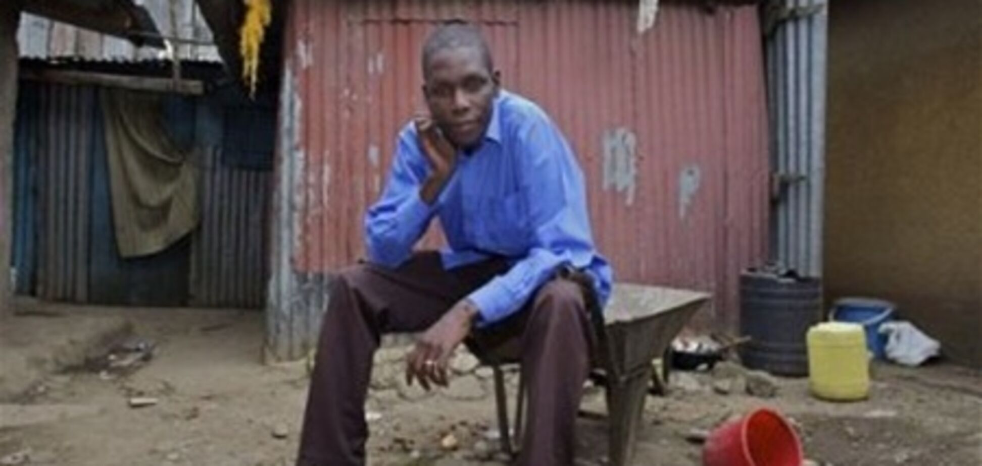 Сводный брат Обамы живет в трущобах и торгует фамилией