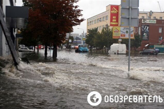 Улицу на Оболони затопило по вине 'Киевавтодора'