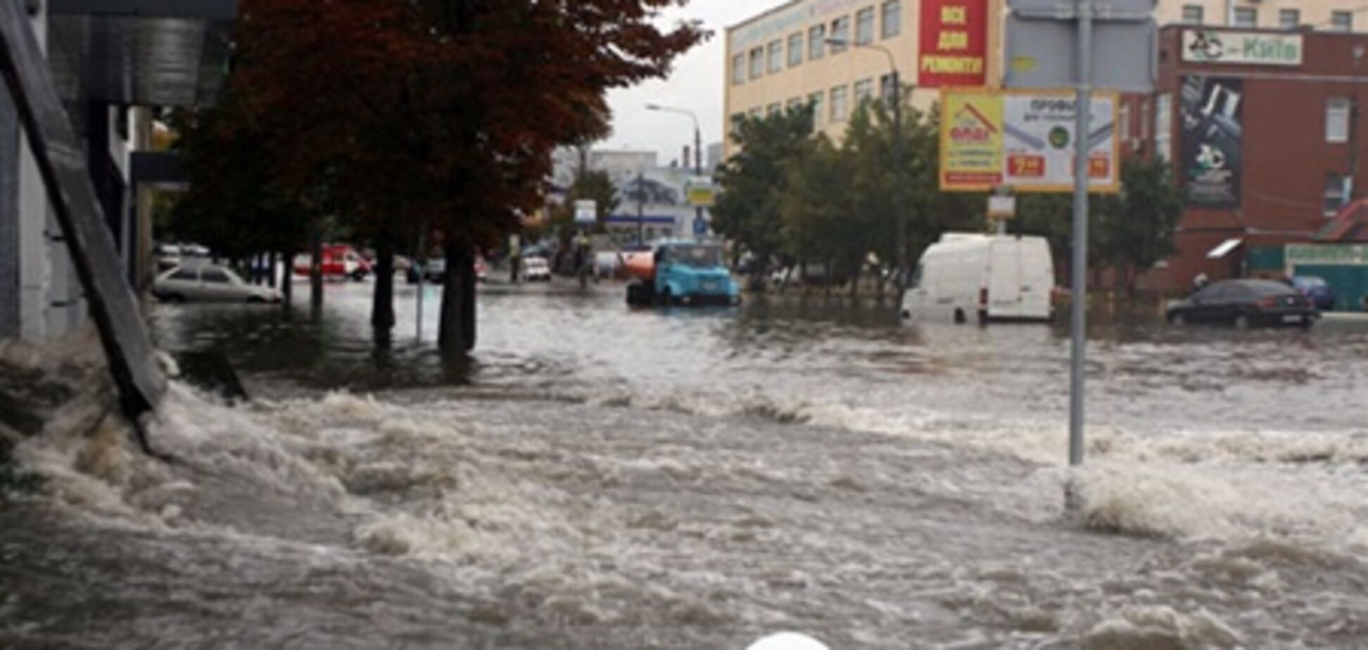 Улицу на Оболони затопило по вине 'Киевавтодора'