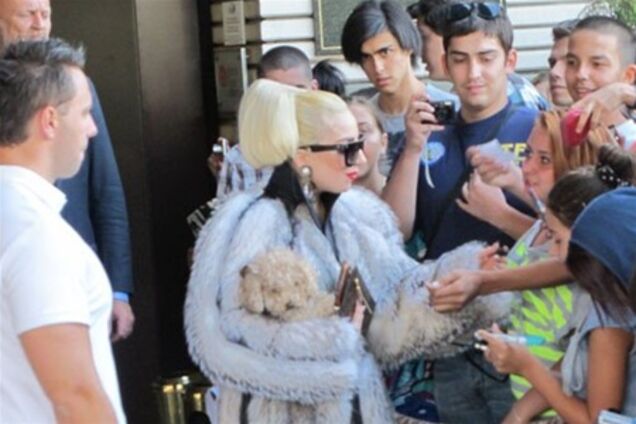 Леди Гага вышла к болгарским поклонникам. Фото