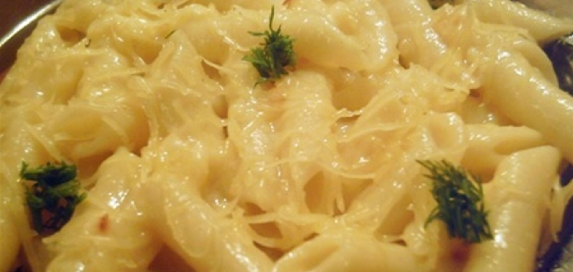 Жареные макароны с сыром и яйцом