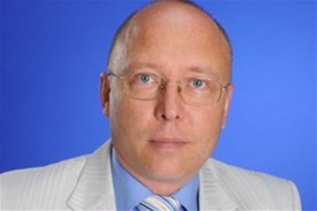 Задержанный мэр Инкермана ткнул себе ручкой в глаз