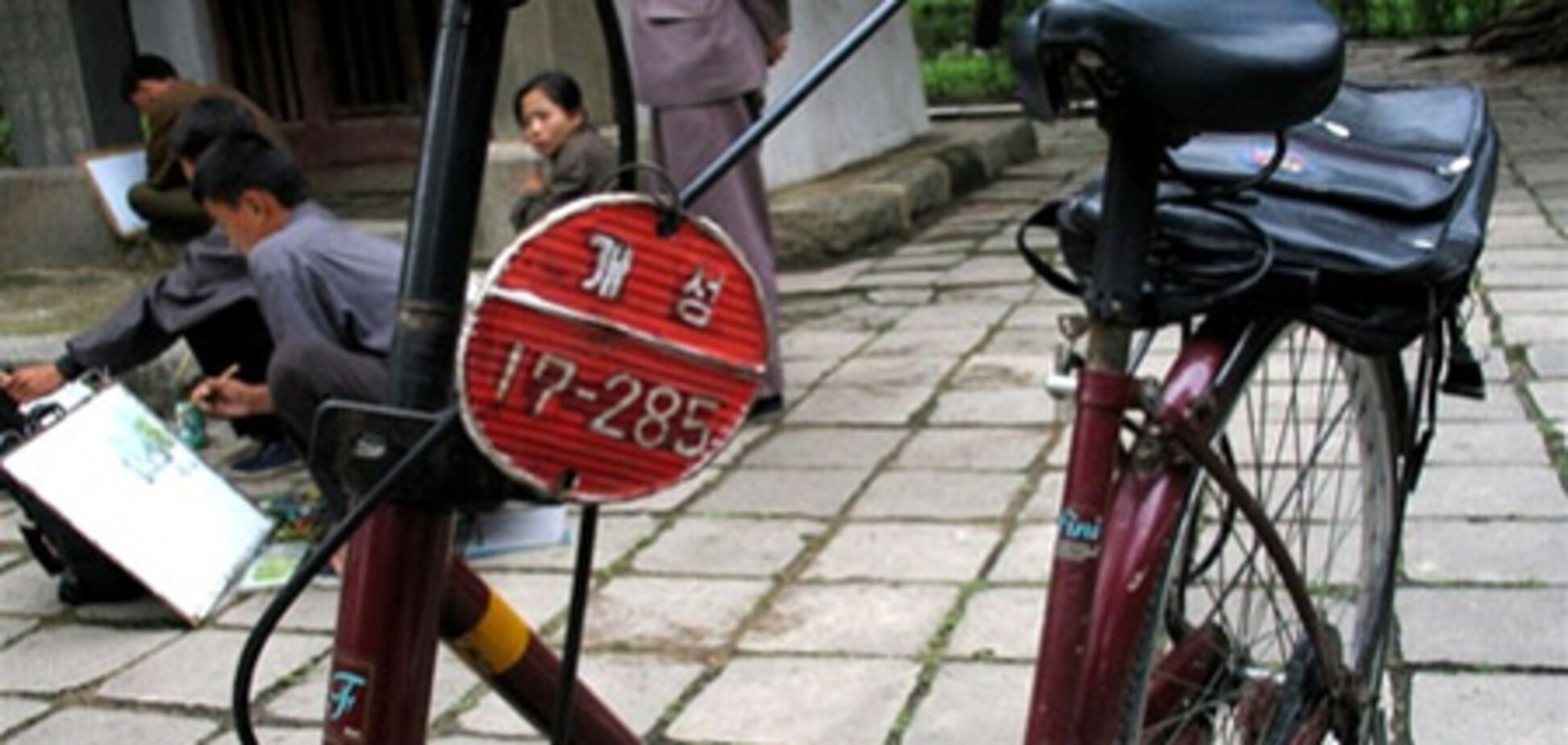 Ким Чен Ын разрешил женщинам ездить на велосипедах