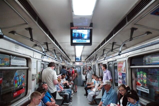В киевском метро уберут объявления на английском