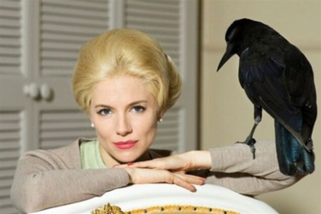 Сиенна Миллер предстала в образе музы Хичкока