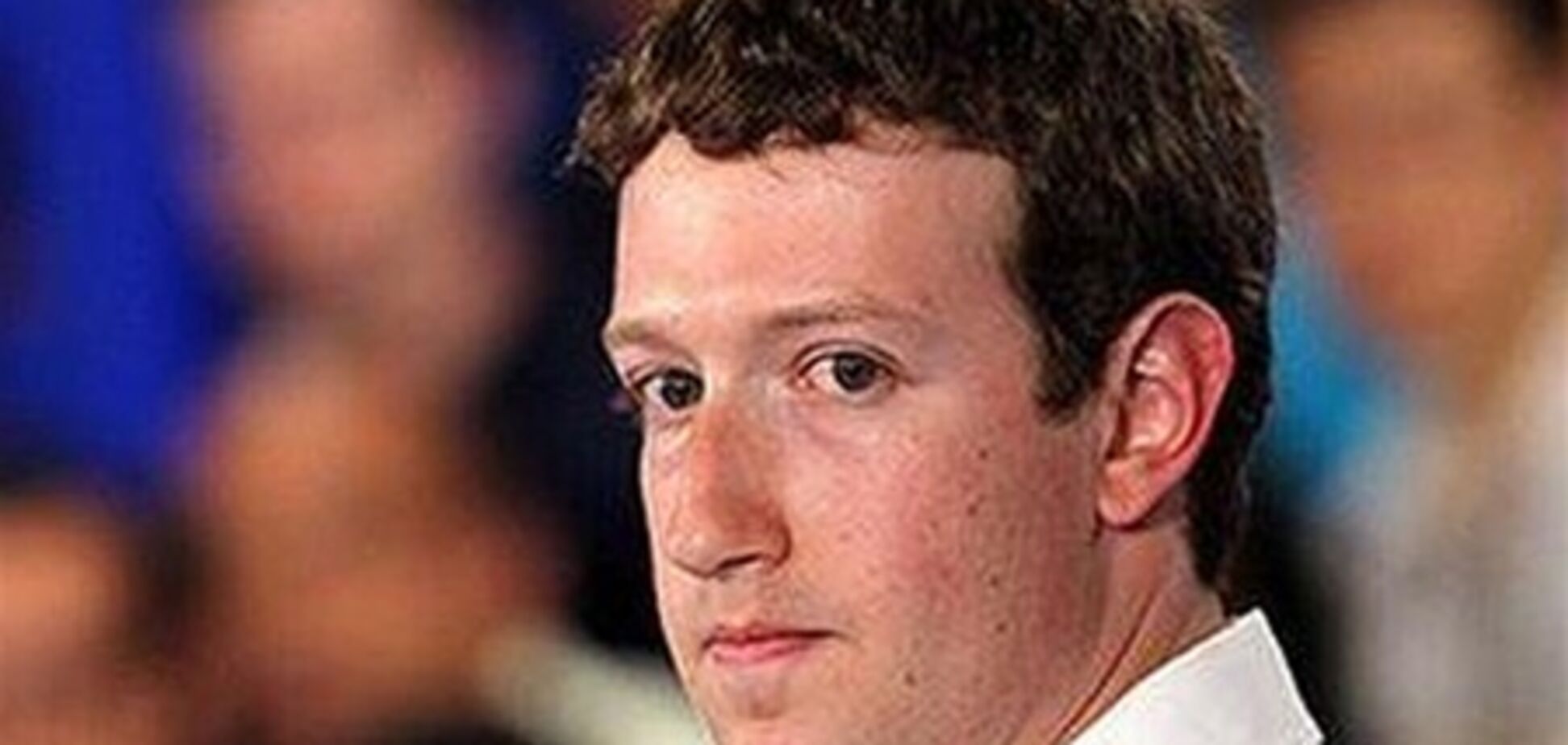 Стоимость акций Facebook упала вдвое с момента размещения