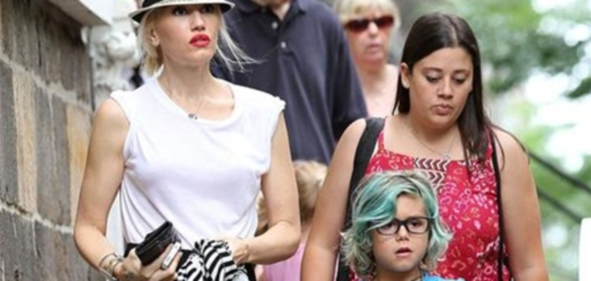 Гвен Стефани не устает развлекать детей. Фото