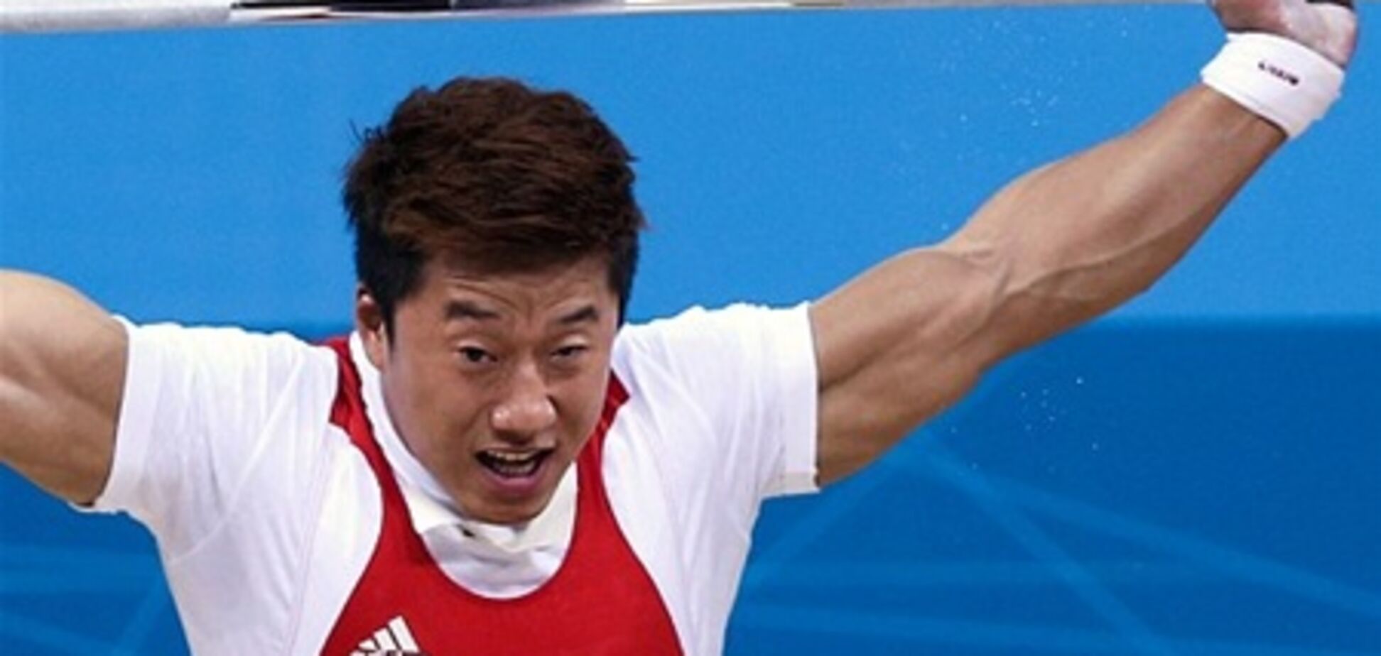 Штангист из Южной Кореи сломал руку на Олимпиаде