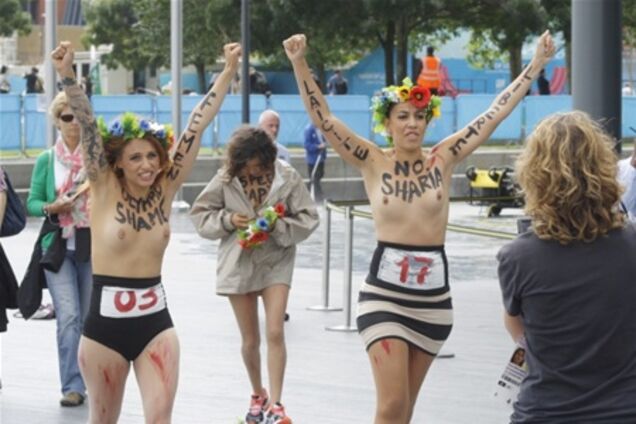 FEMEN роздяглися на вулицях Лондона, протестуючи проти ісламізму