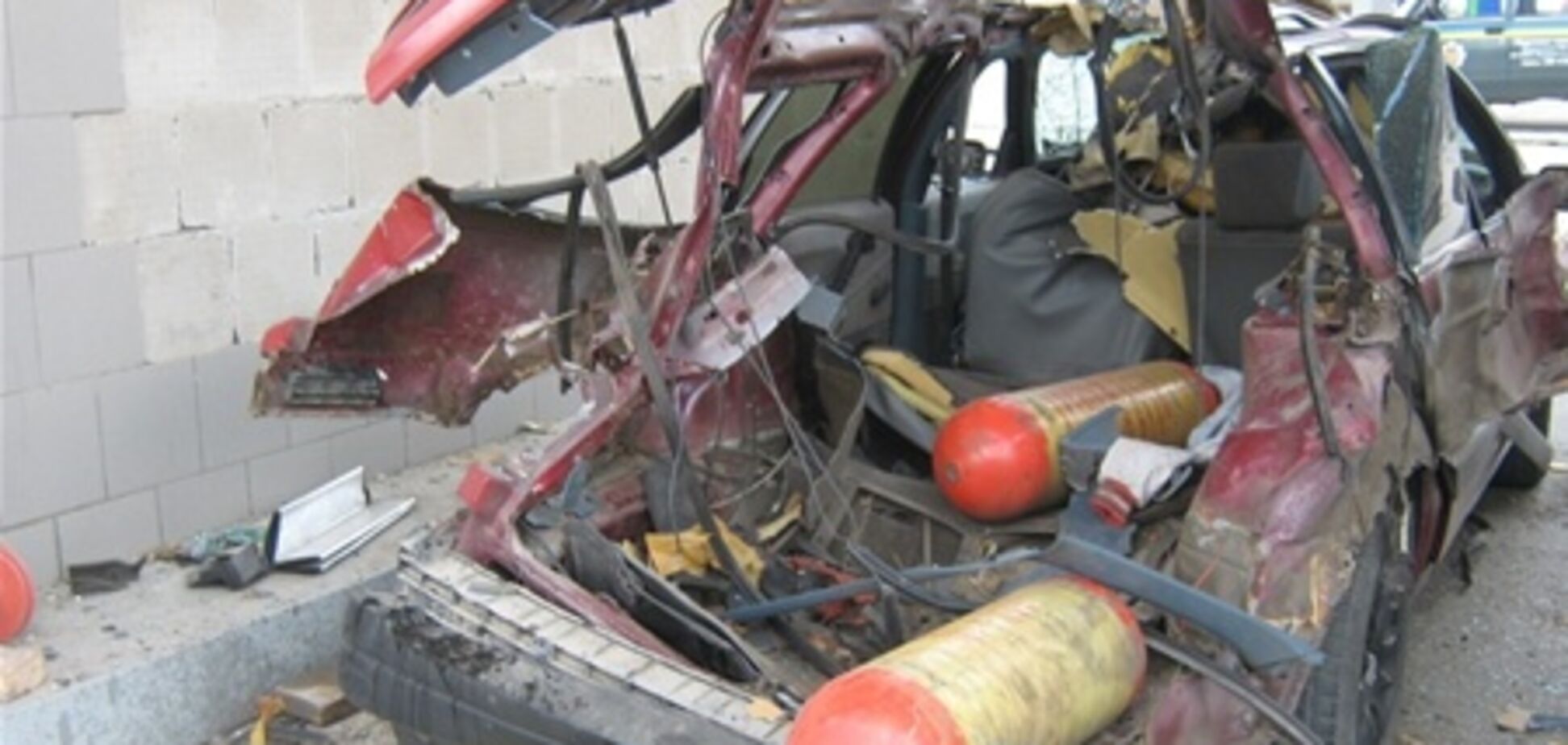 Мощный взрыв машины на АЗС в Симферополе. Фото