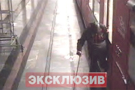 ПП в метро: пенсіонера затиснуло дверима і протягло по платформі