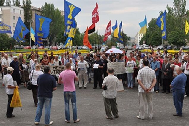 В Николаеве украинский язык защищают с дымовыми шашками