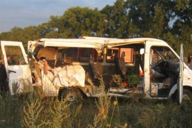 На Сумщині мікроавтобус зіткнувся з фурою: четверо загиблих