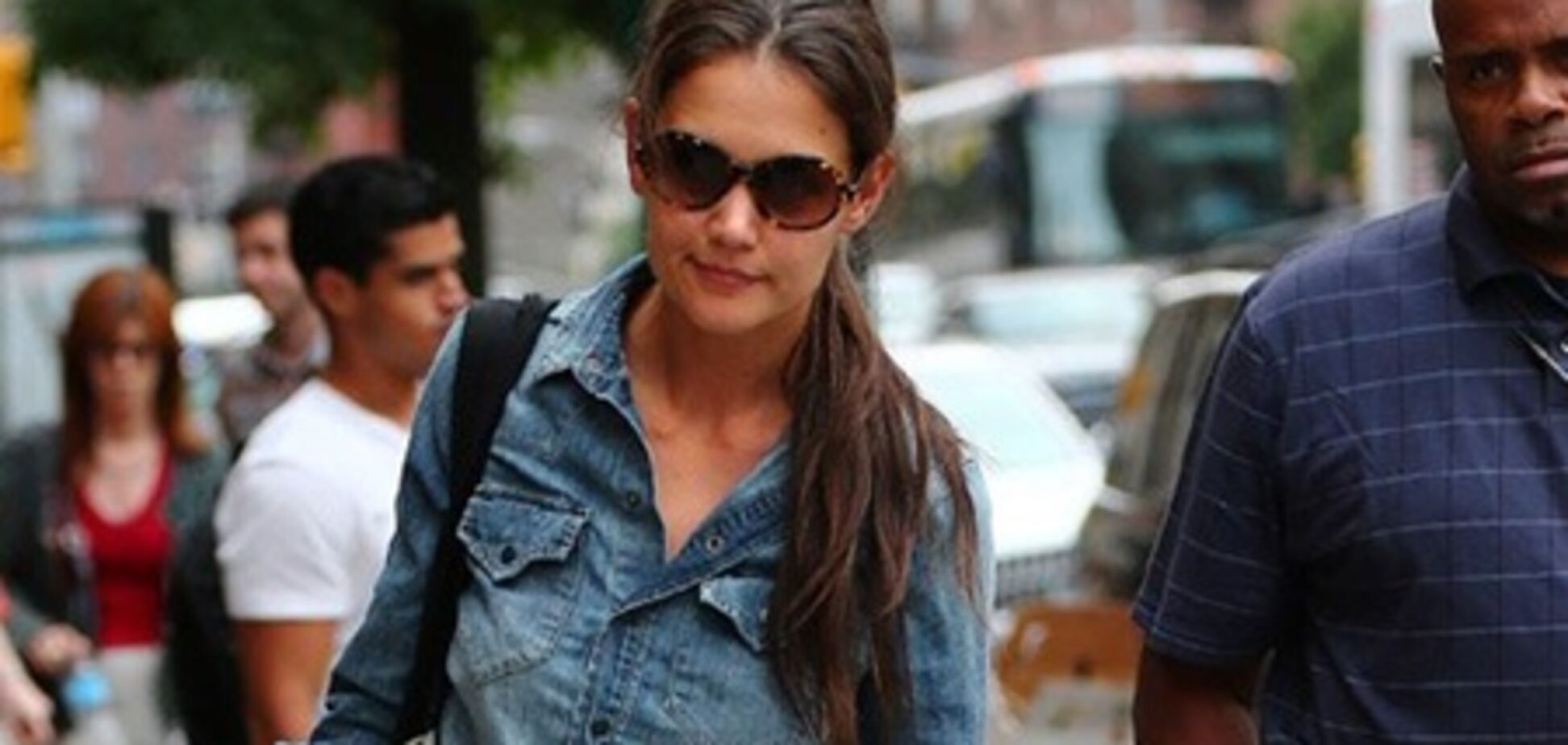 Сури завалила Кэти Холмс вещами. Фото