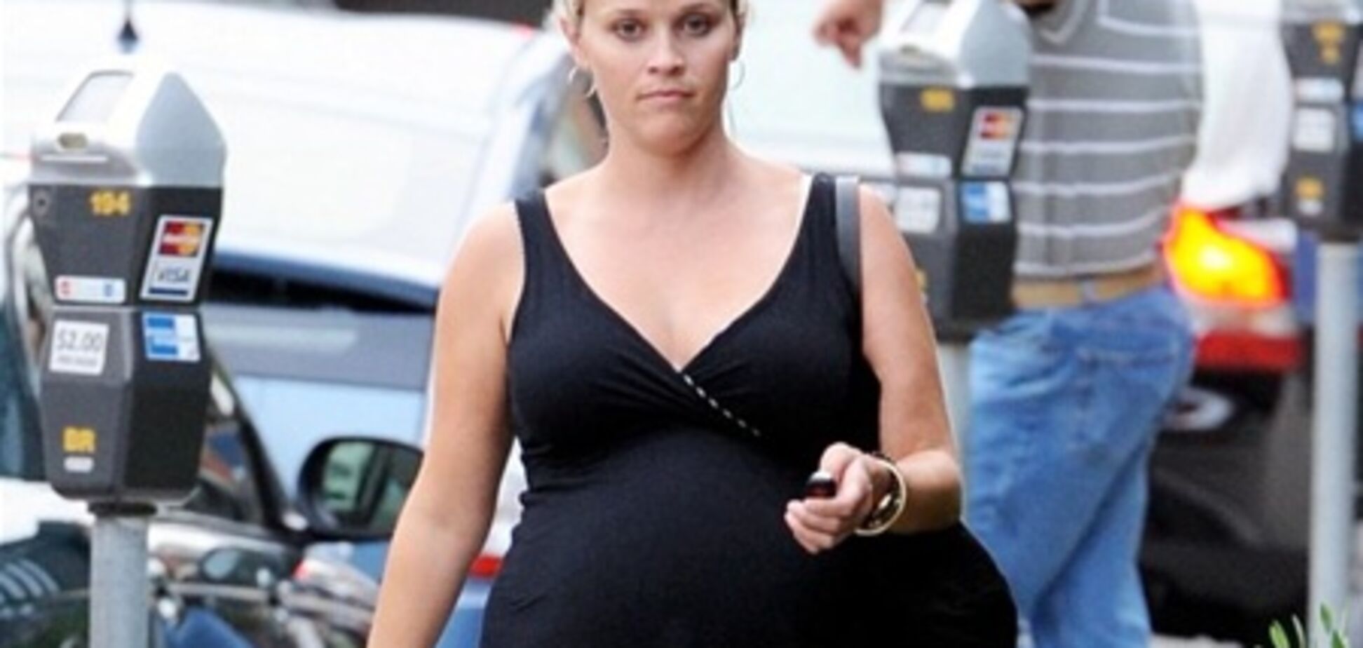 Риз Уизерспун может родить раньше срока