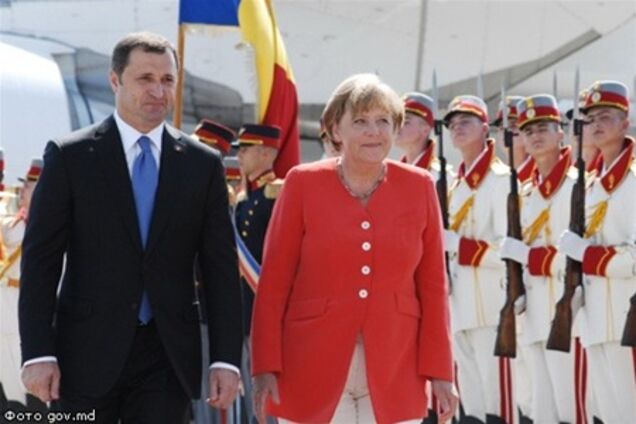 У Молдові в кортеж Меркель кинули 'коктейль Молотова'