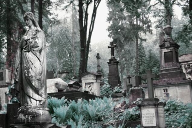 В Лиме предлагают ночью прогуляться по кладбищу