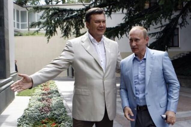 Путін привітав Януковича зі святом