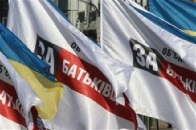 Более 10 тыс. оппозиционеров отмечают в центре Киева День независимости