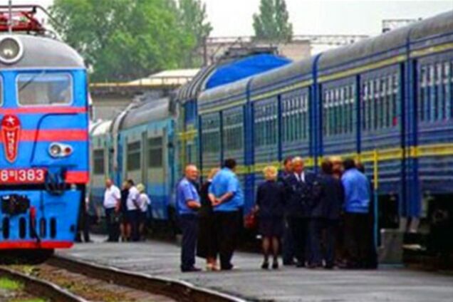 На границе Украины проверяют поезд после звонка о бомбе