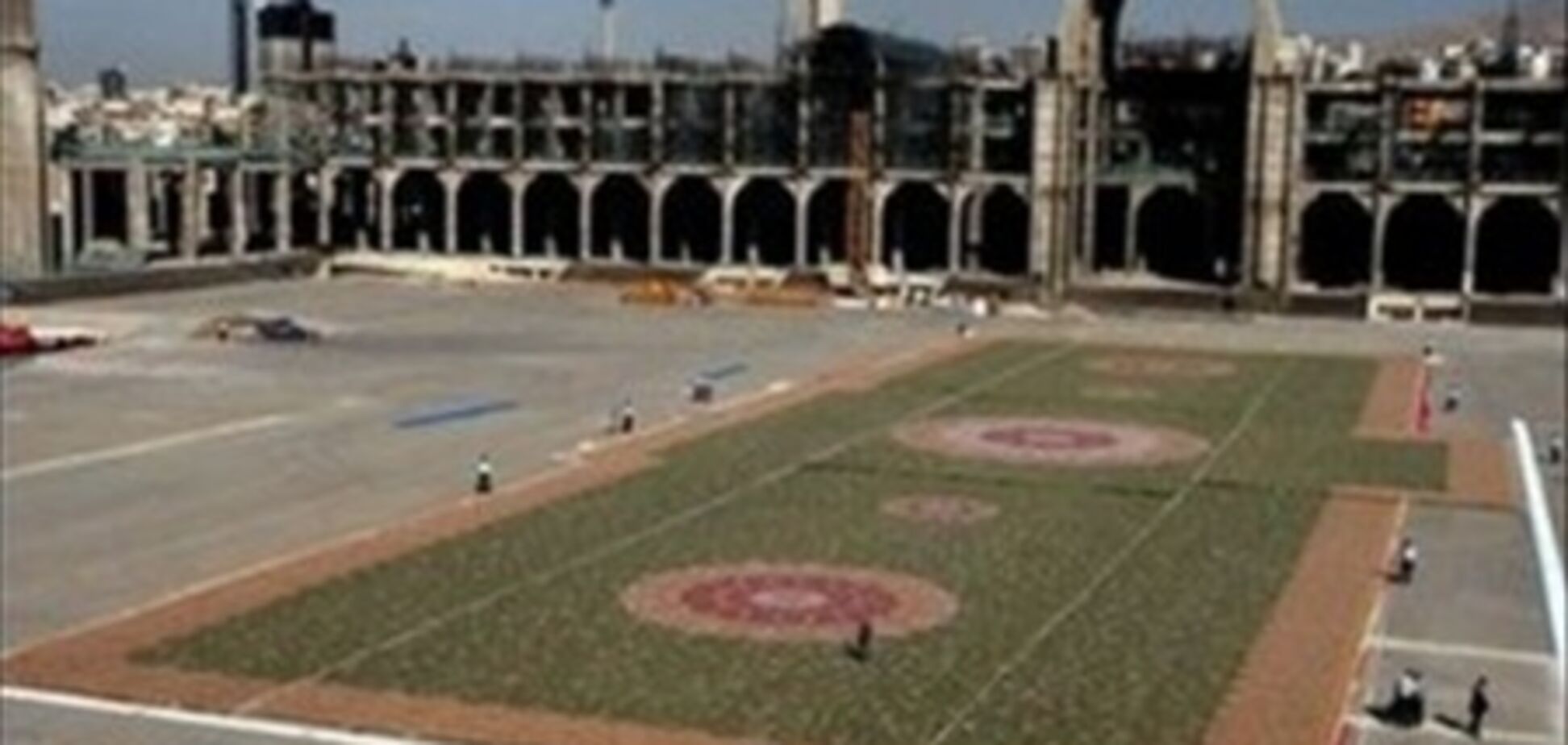 Самый большой в мире ковер ручного производства создан в Иране. Фото