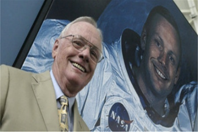 Ушел из жизни первый человек на Луне Нил Армстронг