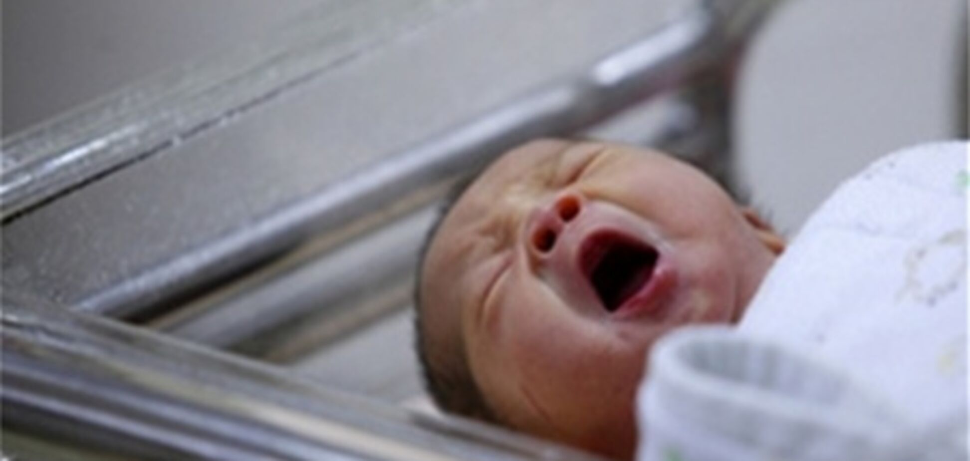 В США суррогатная мать родила себе внука