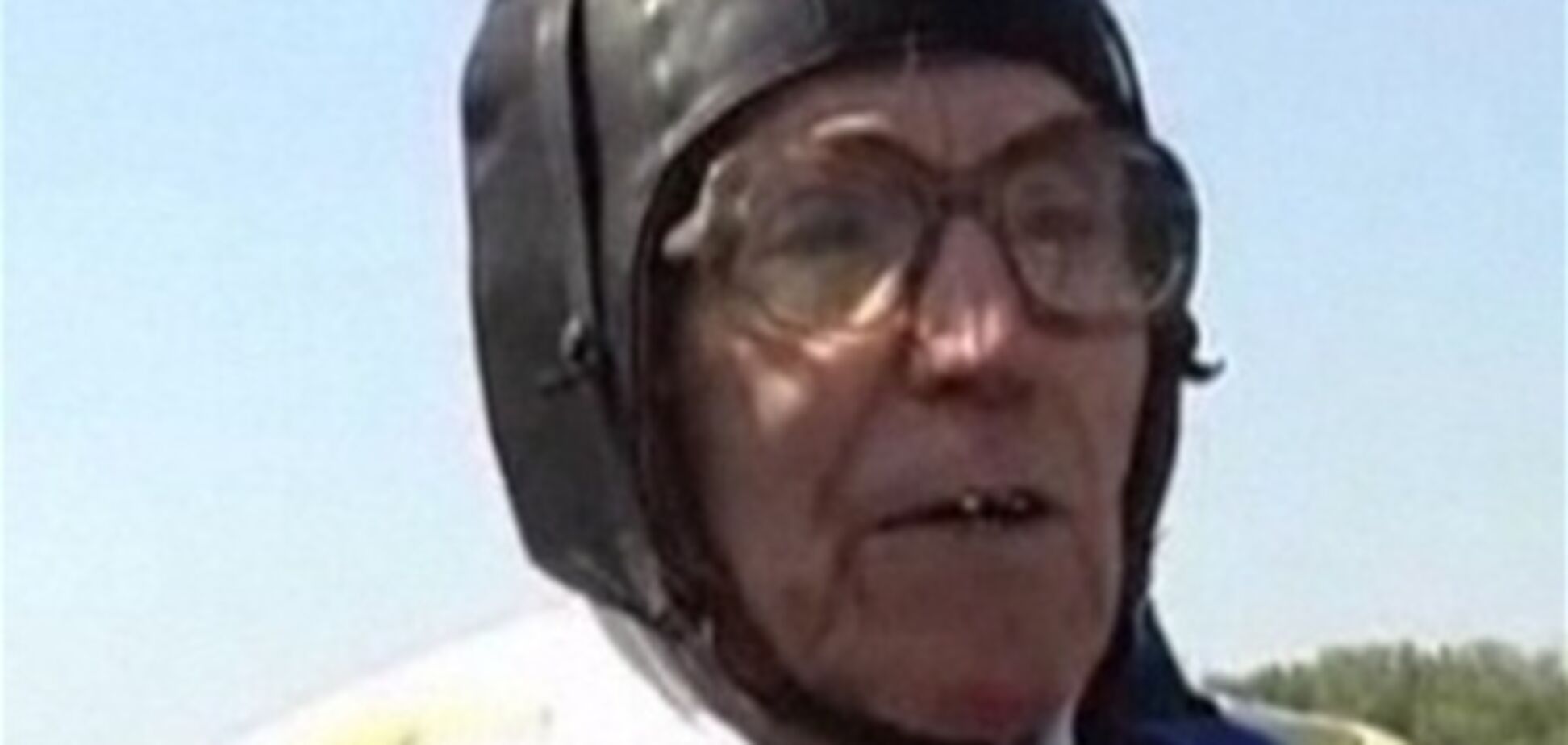 90-летний  одноногий ветеран прыгнул с парашютом