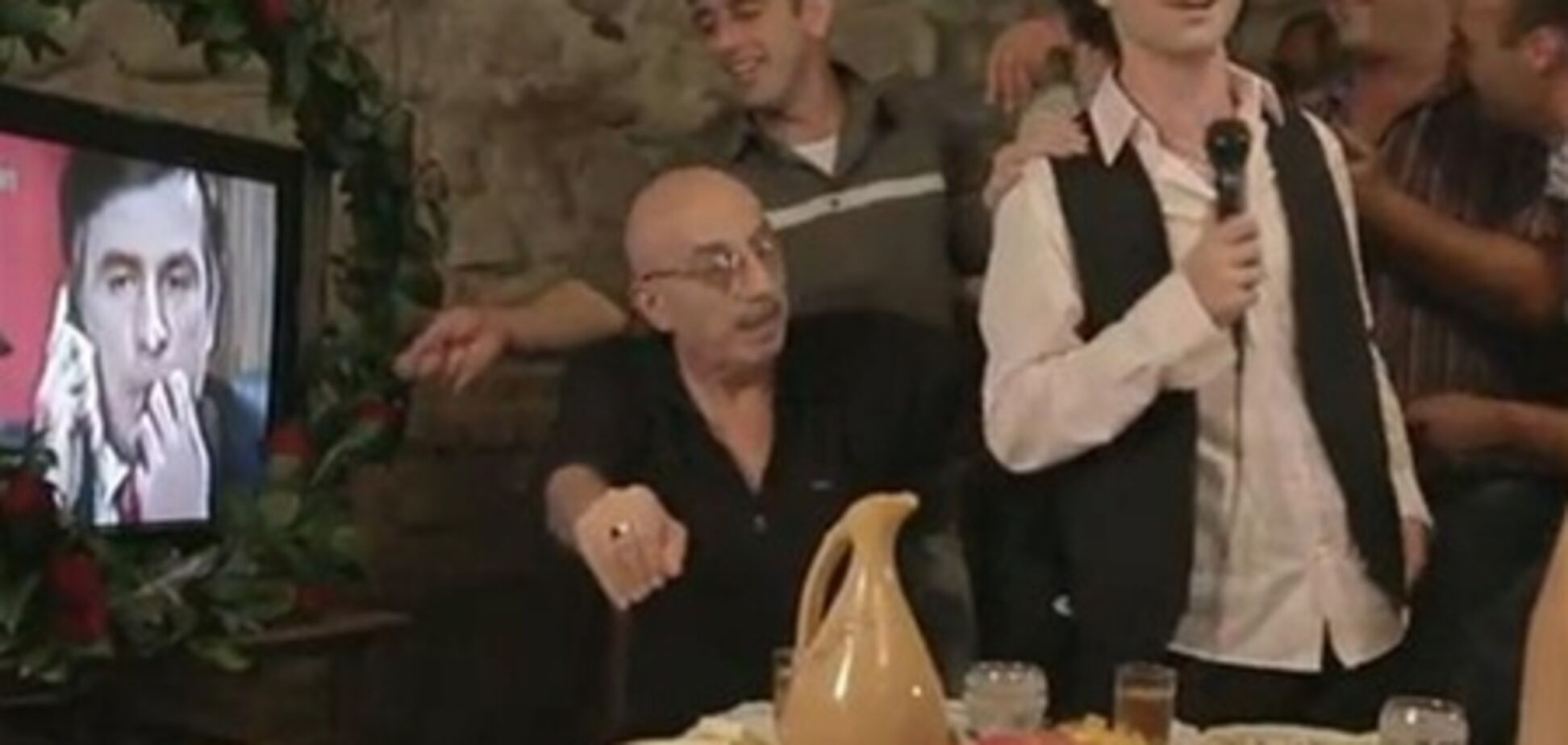 Грузины спели Саакашвили 'Давай, до свидания!'