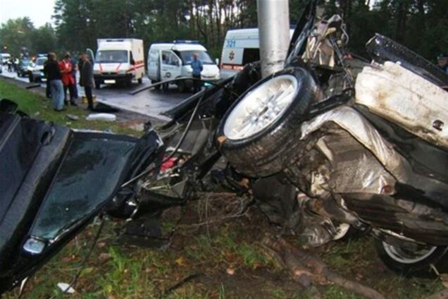 ДТП в Киеве: в BMW разбились пятеро. Фото 