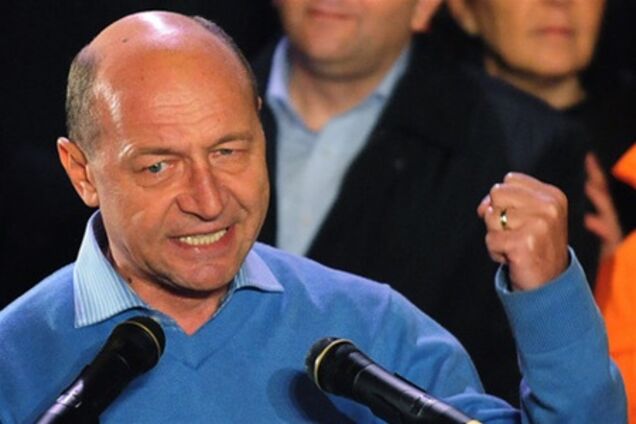 Парламент Румынии согласился оставить Бэсеску президентом