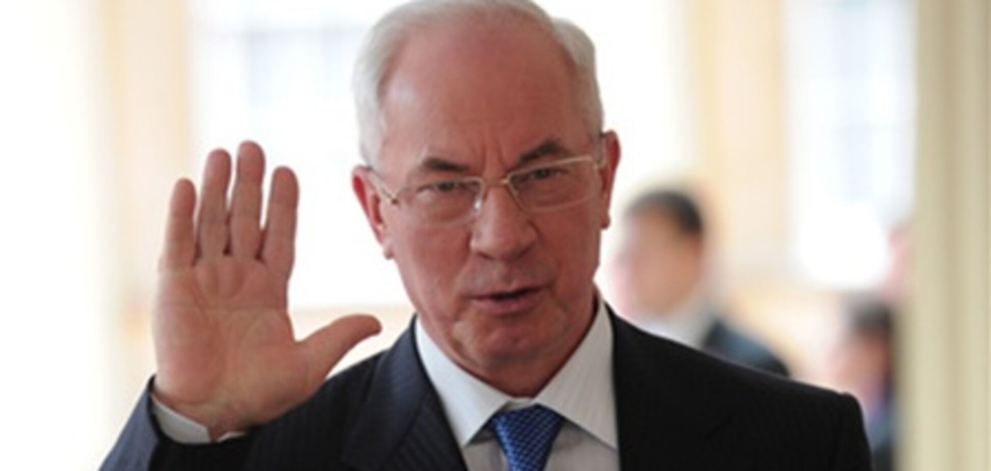 Азаров предложил киевлянам переезжать в Николаев