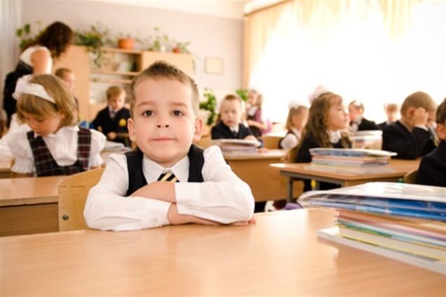 В Кабмине обещают разгрузить школьников