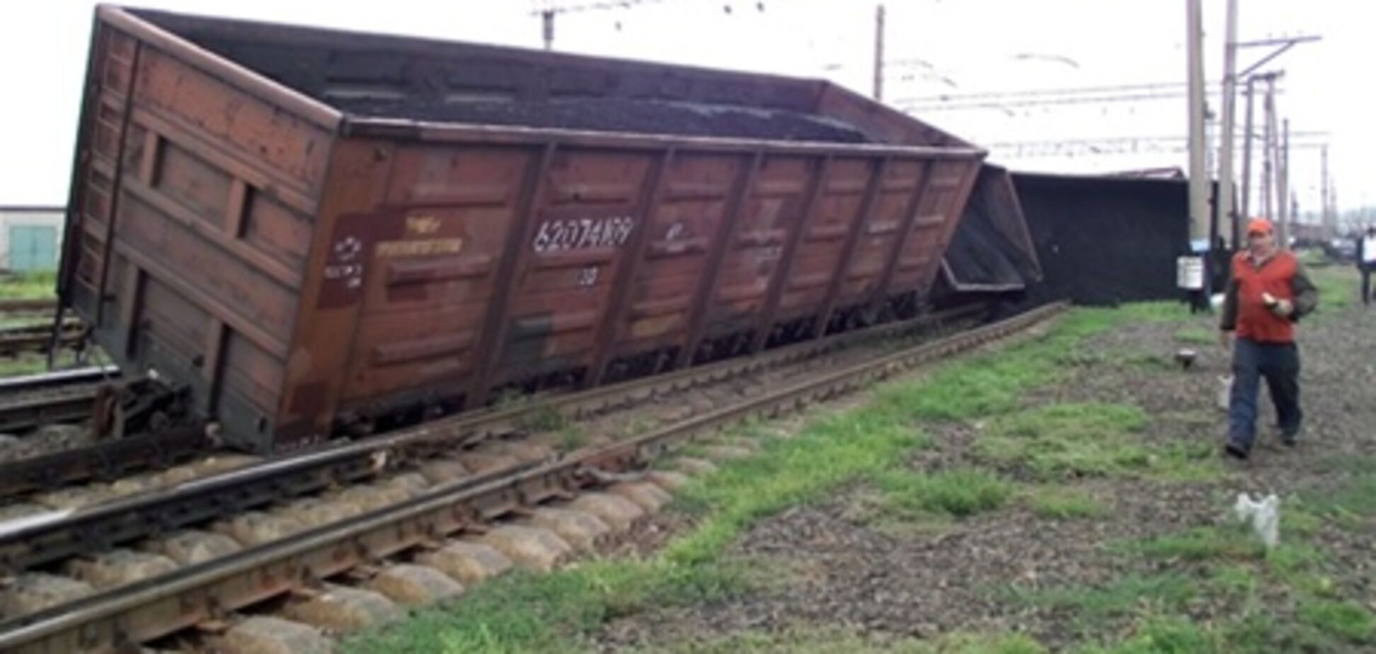 В Донецкой области сошёл с рельсов поезд