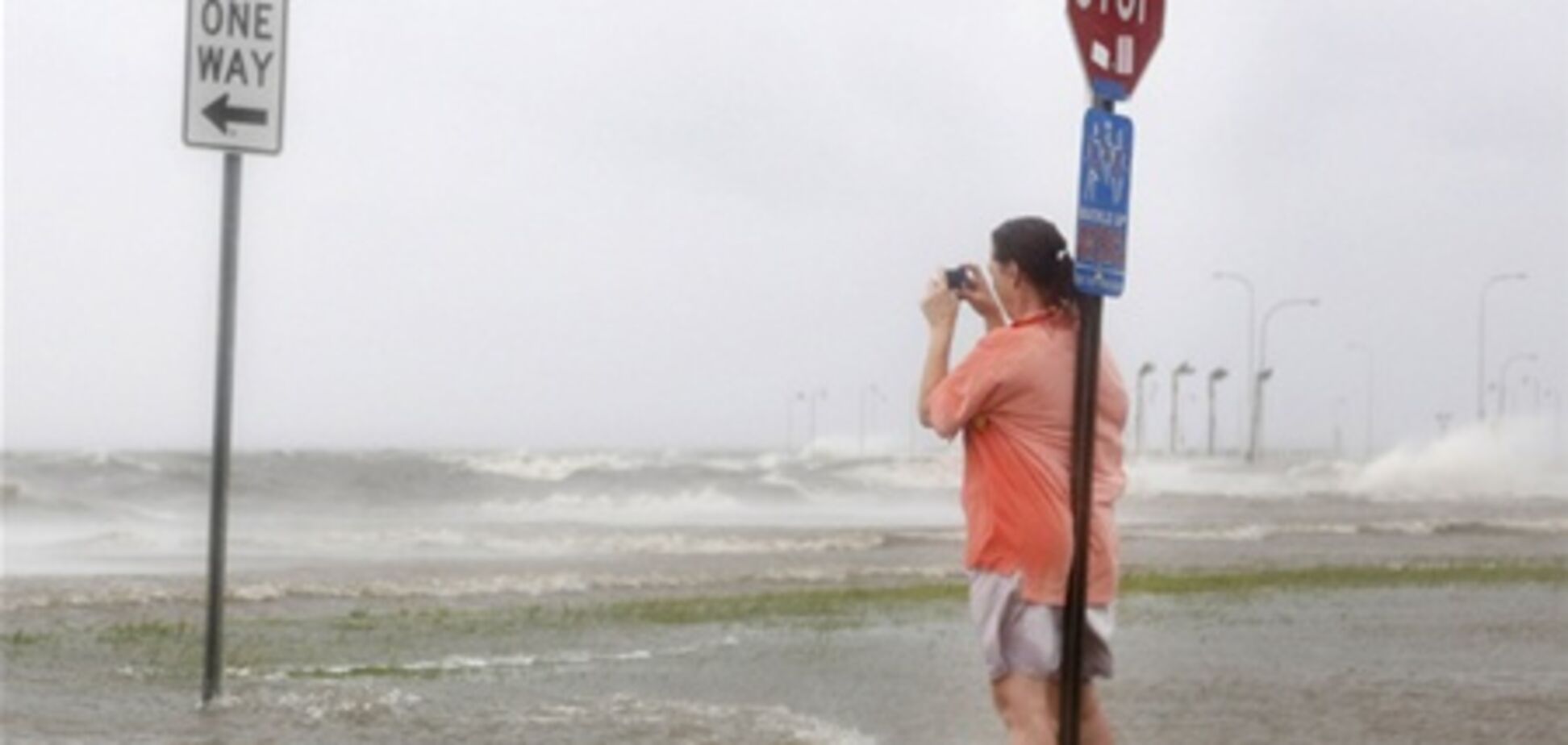 Ураган 'Исаак', который должен был ударить по США, ослаб