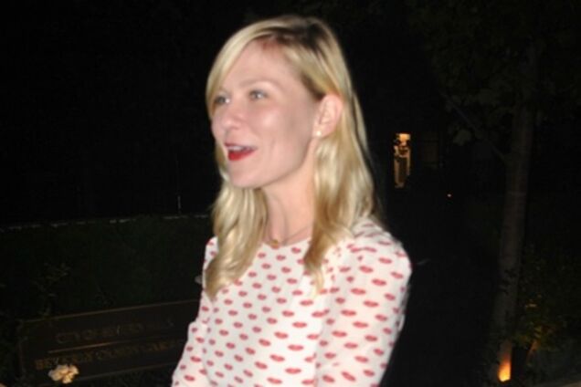 Кирстен Данст побывала на семейном ужине. Фото