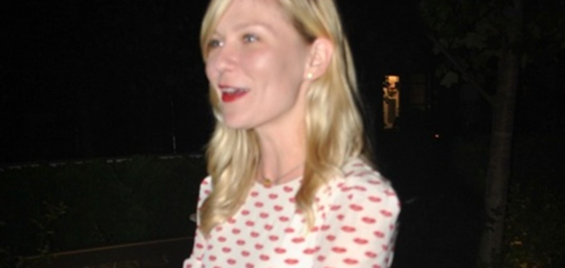 Кирстен Данст побывала на семейном ужине. Фото