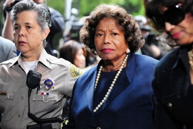 Суд вернул матери Майкла Джексона опеку над внуками